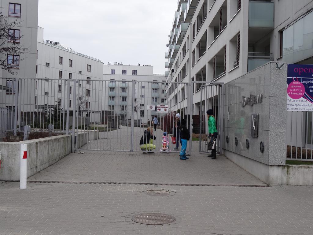 Apartamenty Metro Mlociny Варшава Стая снимка