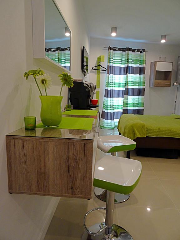Apartamenty Metro Mlociny Варшава Стая снимка