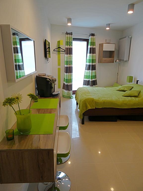 Apartamenty Metro Mlociny Варшава Стая снимка