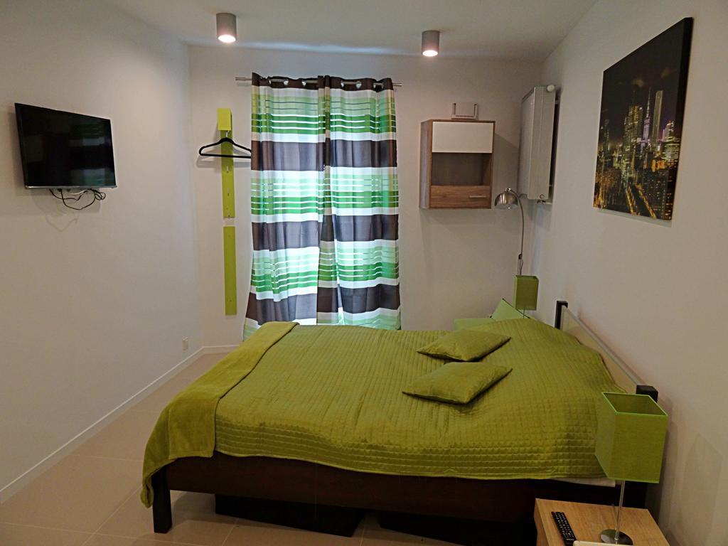 Apartamenty Metro Mlociny Варшава Стая снимка